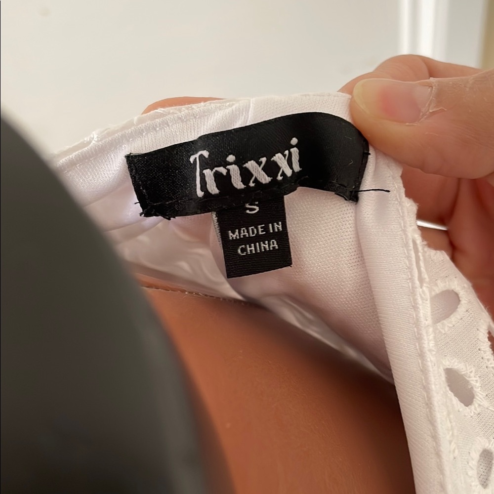 White Eyelet Ruffle Sleeve Top - Picture 4 of 6